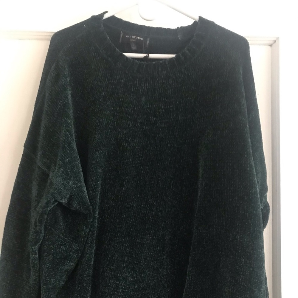 Warm sweater color green